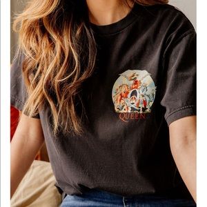 Queen band tee!